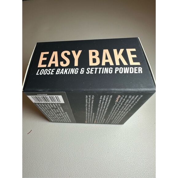 HUDA BEAUTY Easy Bake Blurring Loose Baking & Setting Powder color cupcake - Picture 4 of 7